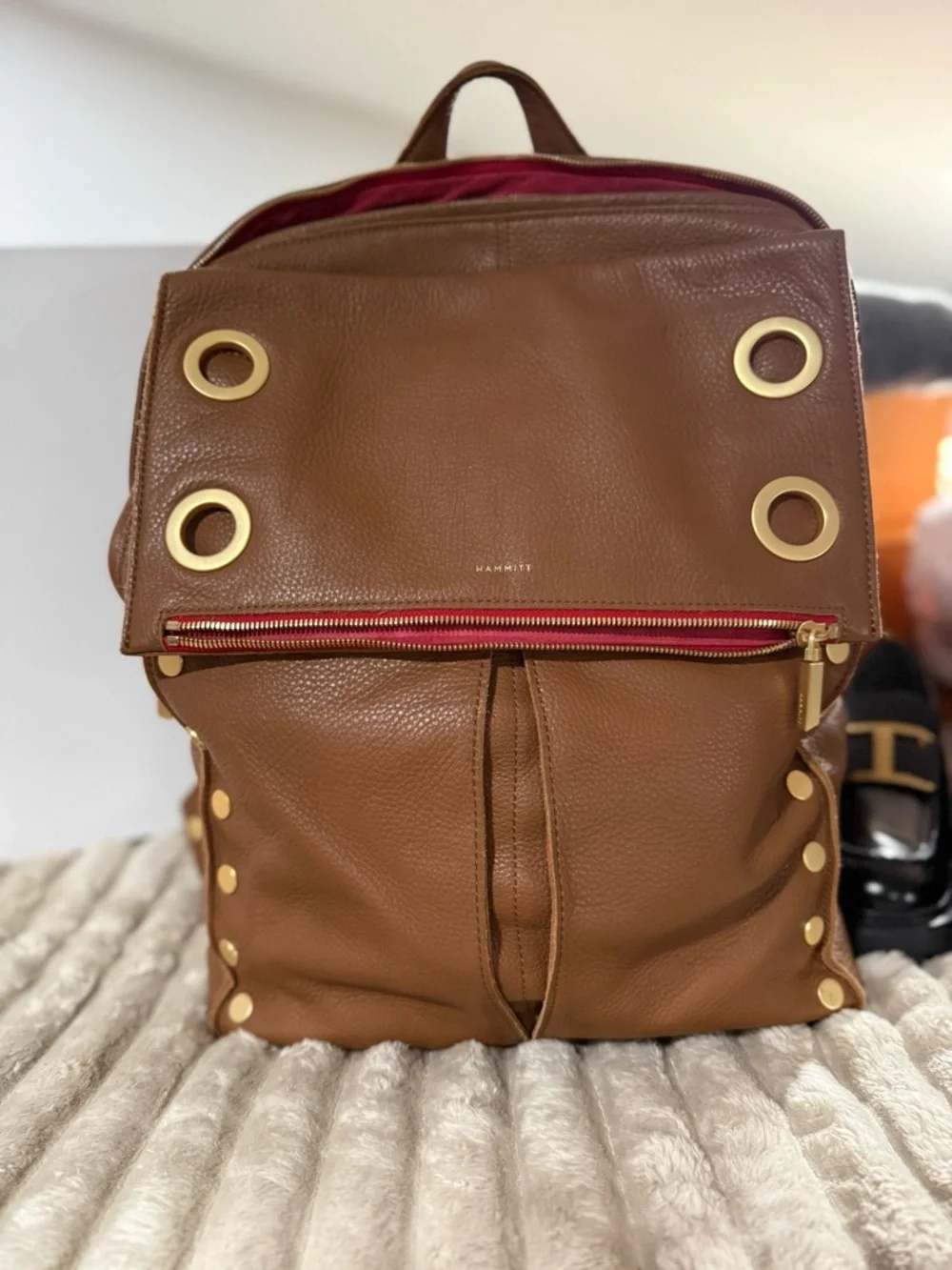 Gorgeous Hammit Montana backpack in mahogany pebble/brushed gold red zip - Picture 2 of 5